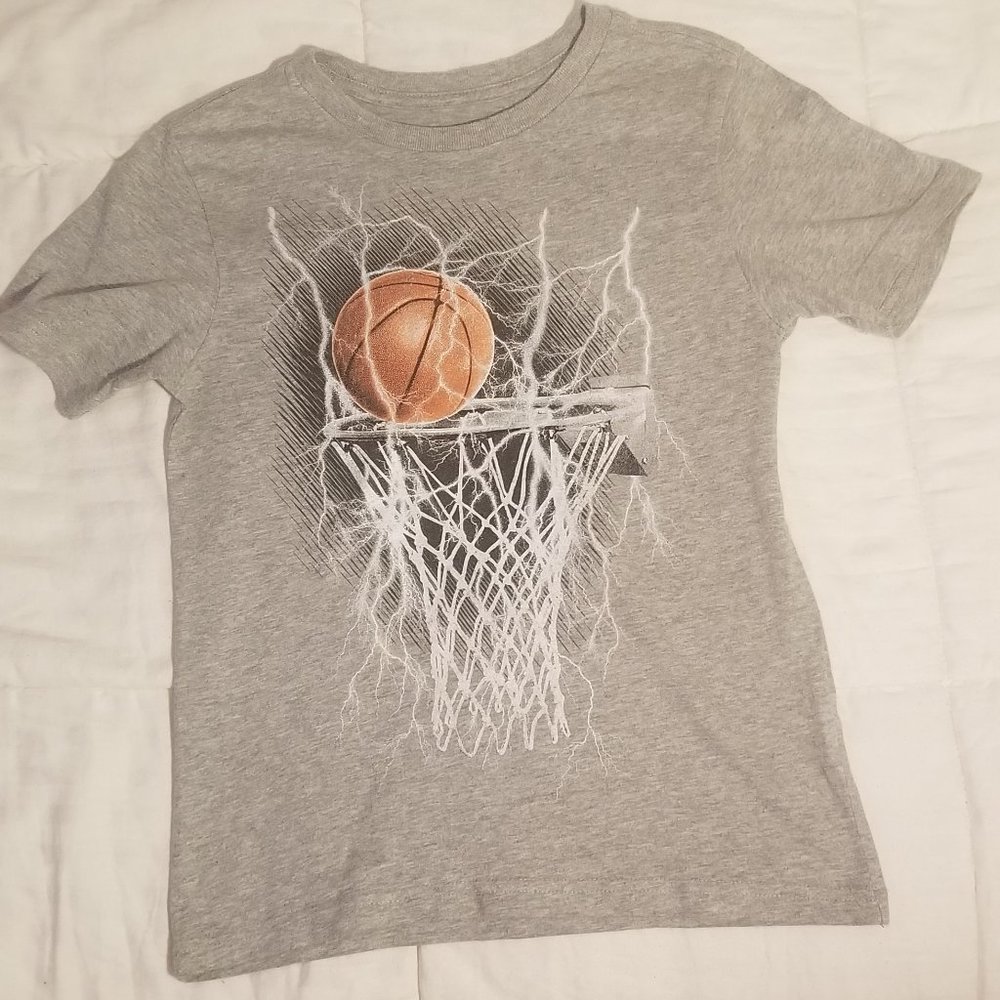 Children's Place Boys Tshirt Graphic Size 5/6 Gray Basketball Short Sleeve